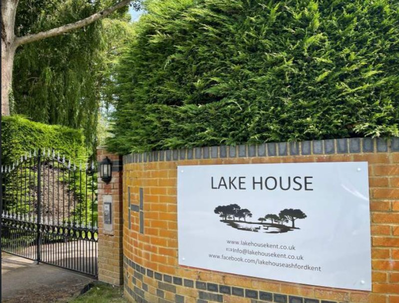 Lake House Kent